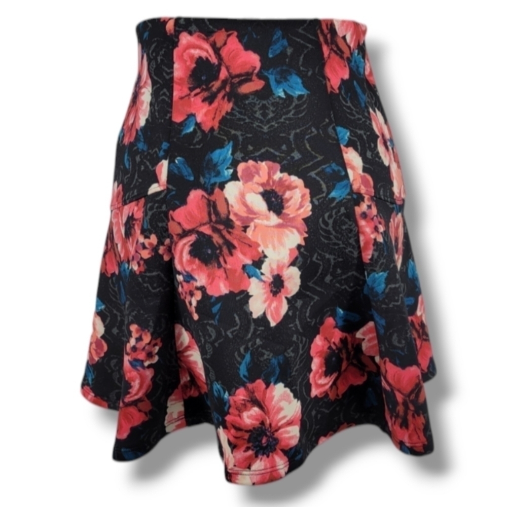 HOLLISTER Mini Skirt with multi‎ colored floral Patterns 🌸